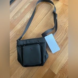 Lululemon bucket army green purse